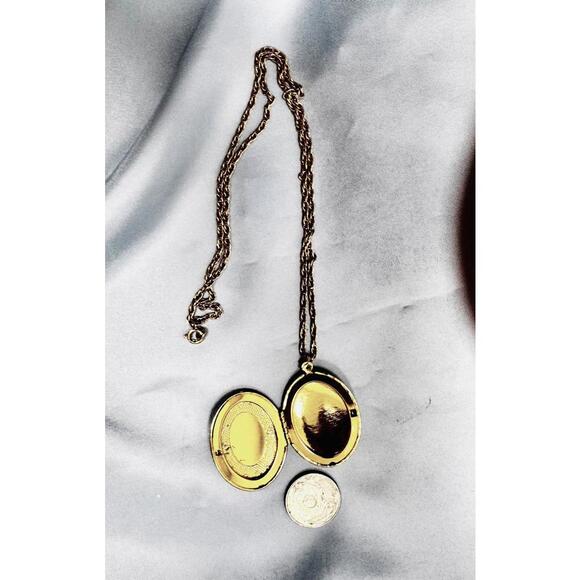 Gold Tone Chain Link with Oval Scrolled Etched Locket  Necklace - Picture 5 of 5